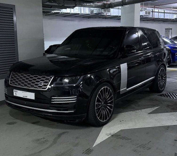 Range Rover Vogue SE 2016 черный, салон красный — Дубай, ОАЭ Range Rover Vogue SE 2016 черный, салон красный — Дубай, ОАЭ