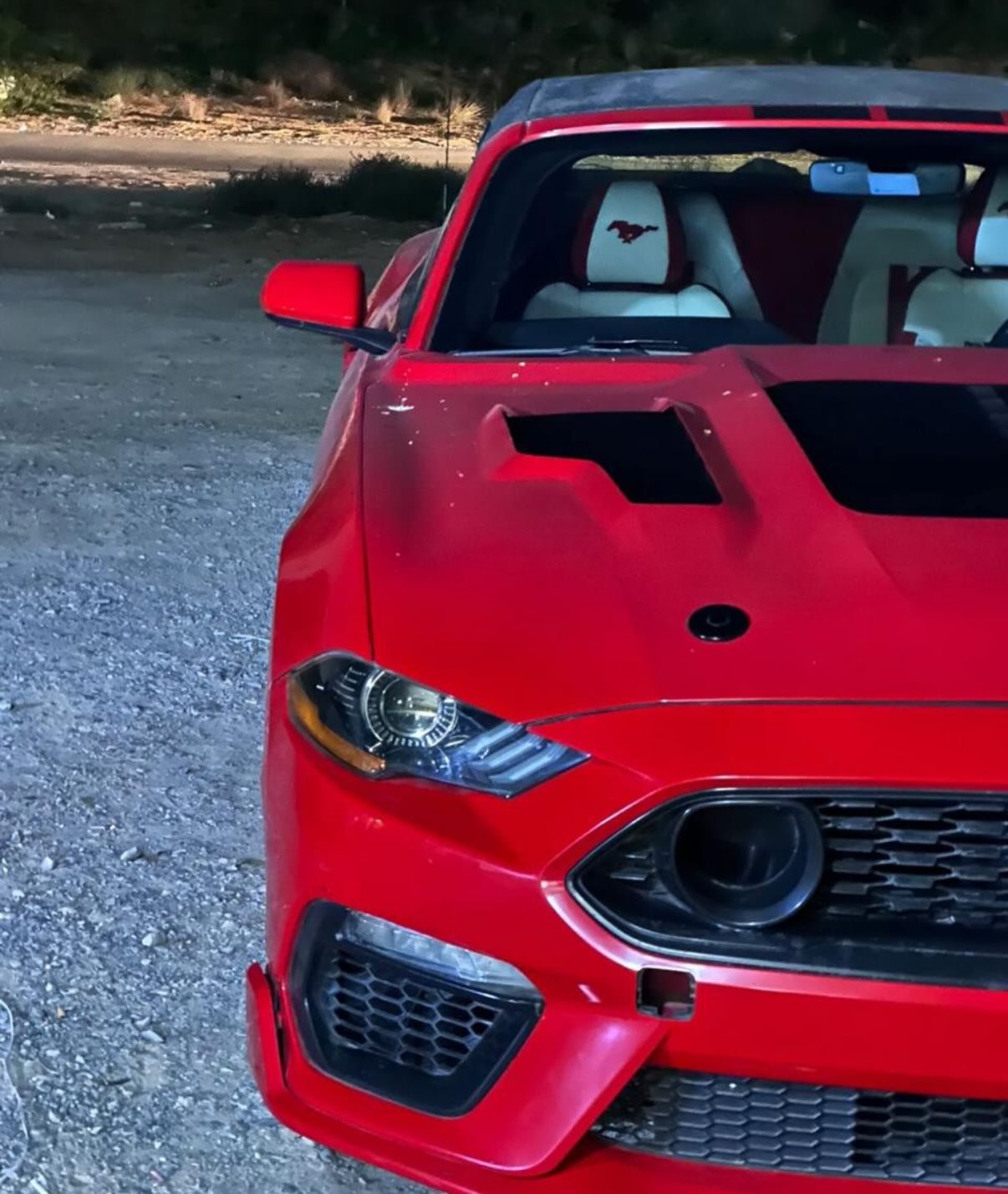 Ford Mustang кабриолет 2018 красный (ввоз) — Дубай, ОАЭ