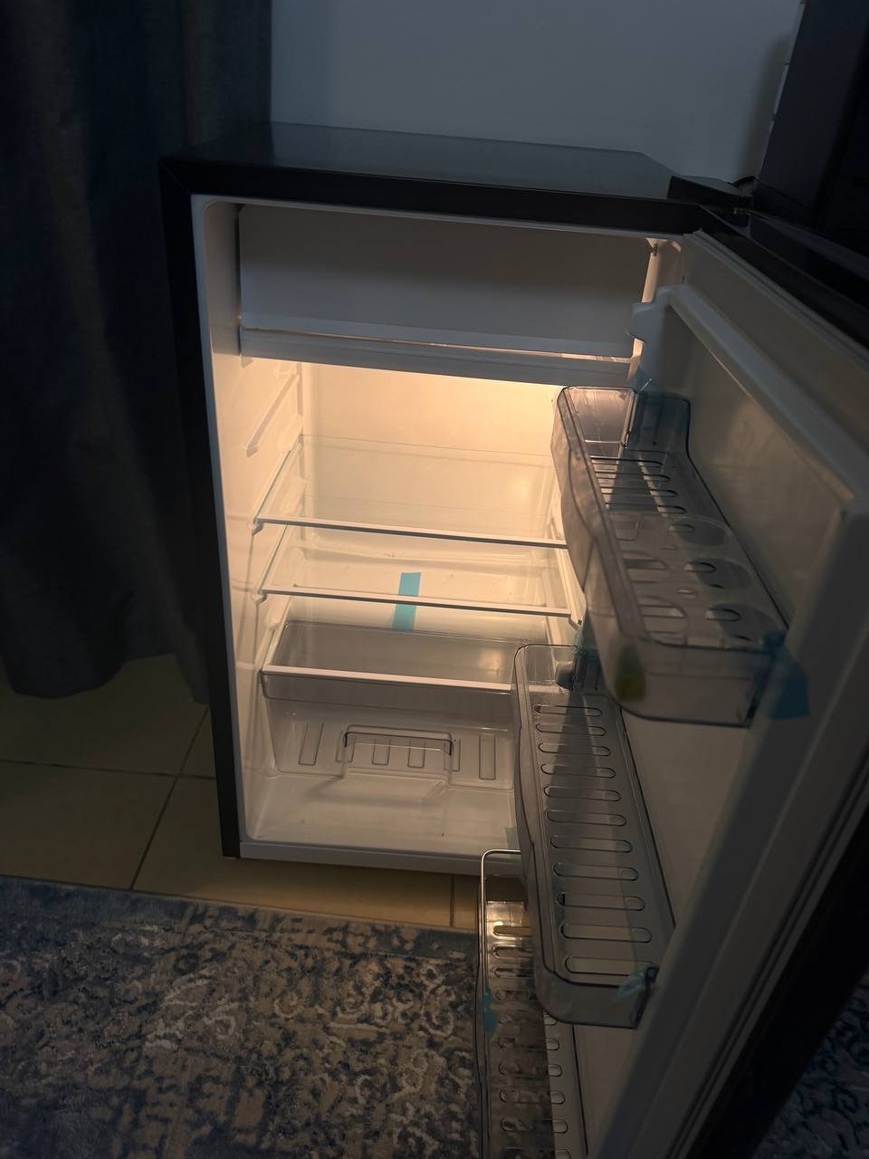 Refrigerator 200 AED Marina Gate — used — Dubai, UAE