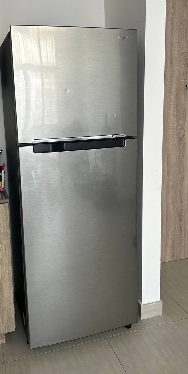 Refrigerator SAMSUNE 600 AED Town Square — used — Dubai, UAE