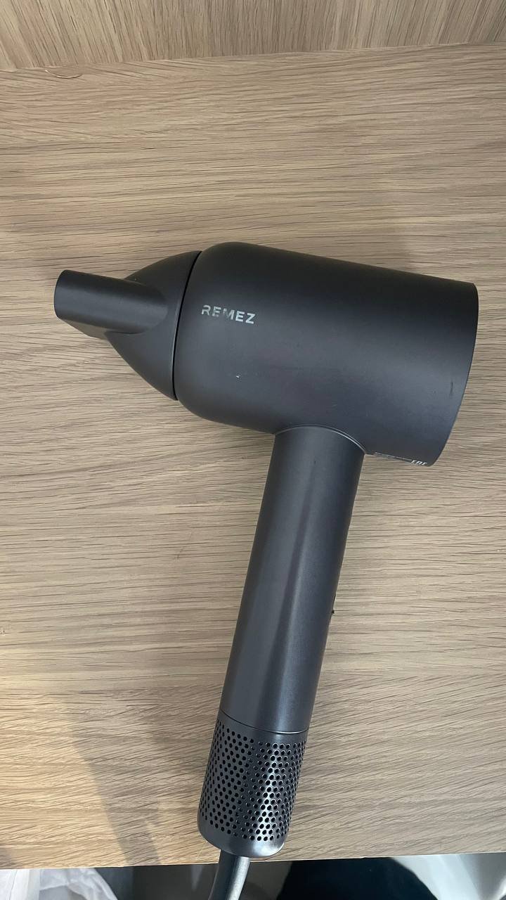 REMEZ hair dryer — Dubai, UAE REMEZ hair dryer — Dubai, UAE