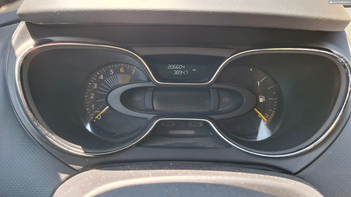 Renault Captur 2016 Expression Pack, robot, gasoline — Tel Aviv, Israel