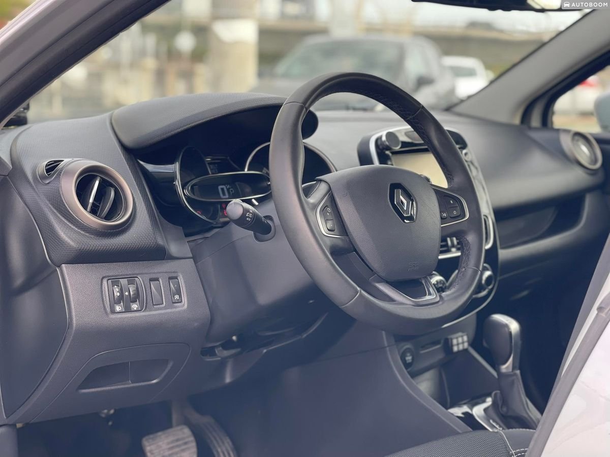 Renault Clio 2019 silver Collection robot 1.2 petrol — Haifa, Israel