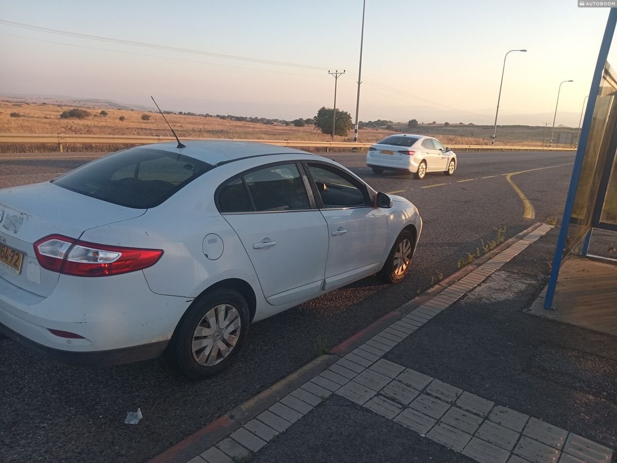 Renault Fluence 2010 white automatic EX — Tel Aviv, Israel