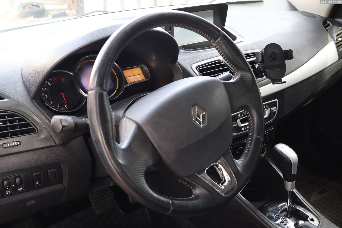 Renault Fluence 2014 silver CVT Comfort — Tel Aviv, Israel