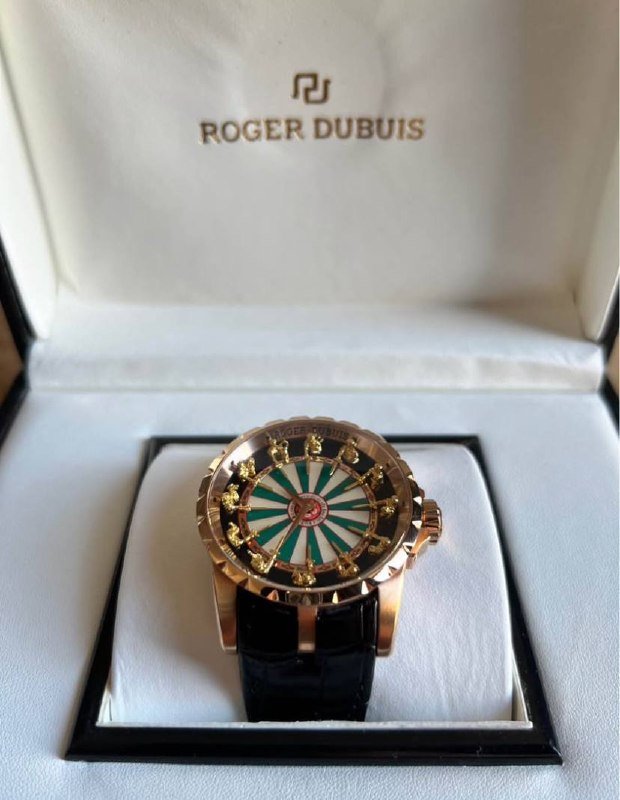 ساعة Roger Dubuis "فرسان المائدة المستديرة" لهواة الجمع — مثالية — فيتنام