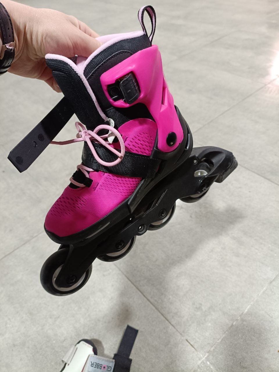 Patines Rollerblade Microblade G 33-36,5 con protección — Batumi, Georgia Patines Rollerblade Microblade G 33-36,5 con protección — usado — Batumi, Georgia