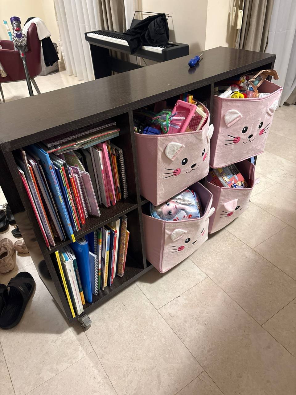 Estantería con ruedas de 6 compartimentos (no IKEA), Limassol — Limasol, Chipre Estantería con ruedas de 6 compartimentos (no IKEA), Limassol — Limasol, Chipre