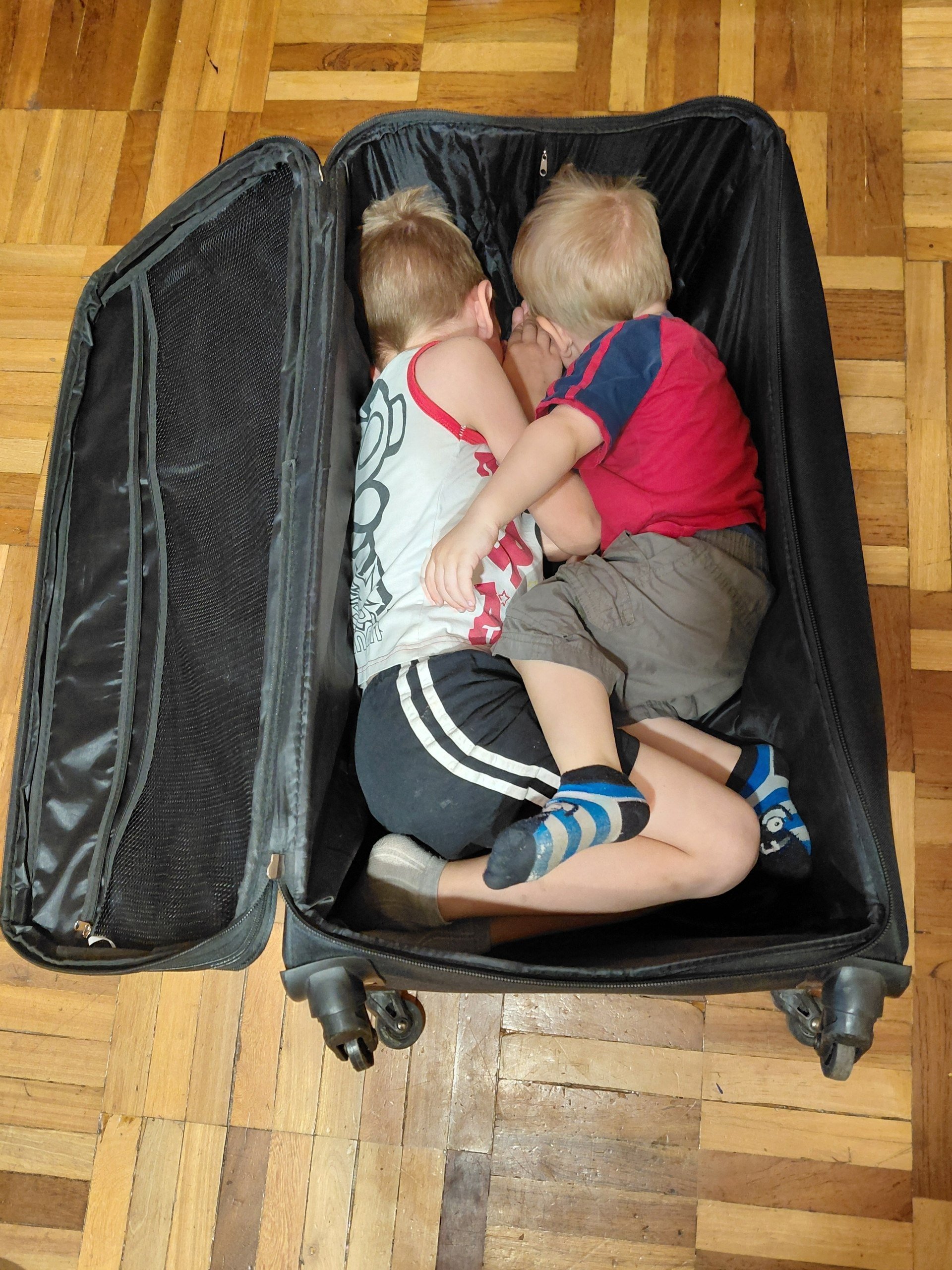 Rolling suitcase 84/47/35 in good condition — Yerevan, Armenia