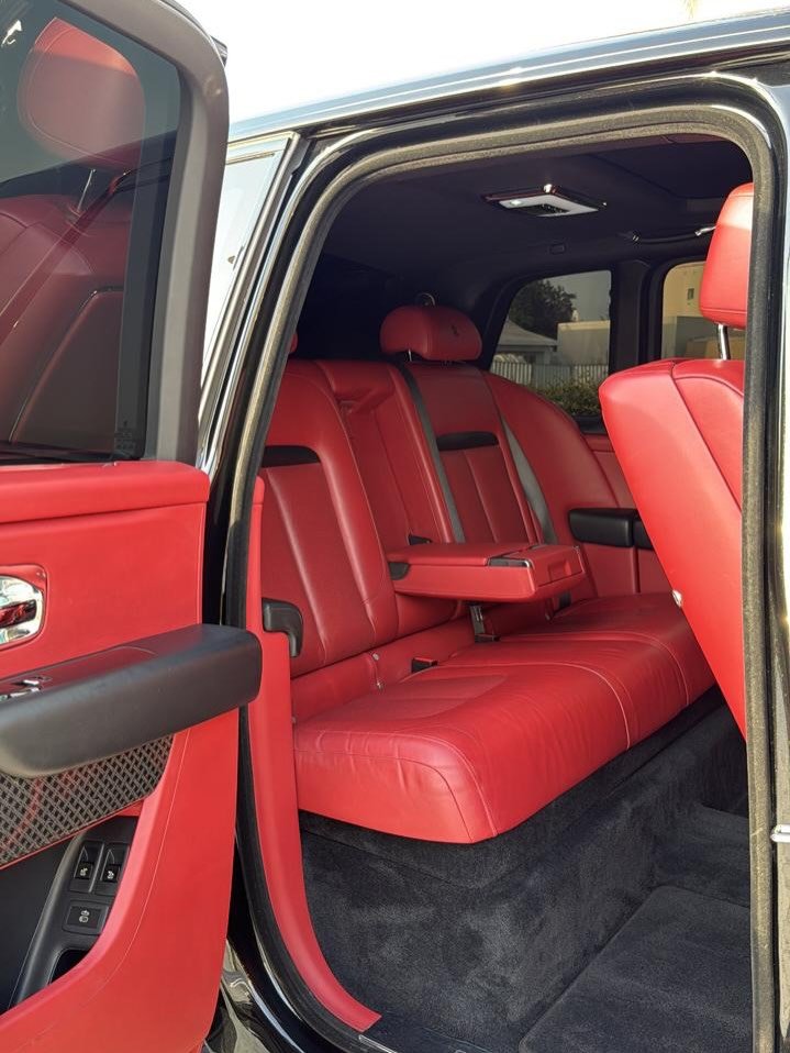 Rolls-Royce Cullinan 2020 (GCC) 745000 AED — Dubái, EAU Rolls-Royce Cullinan 2020 (GCC) 745000 AED — estado de agencia — Dubái, EAU