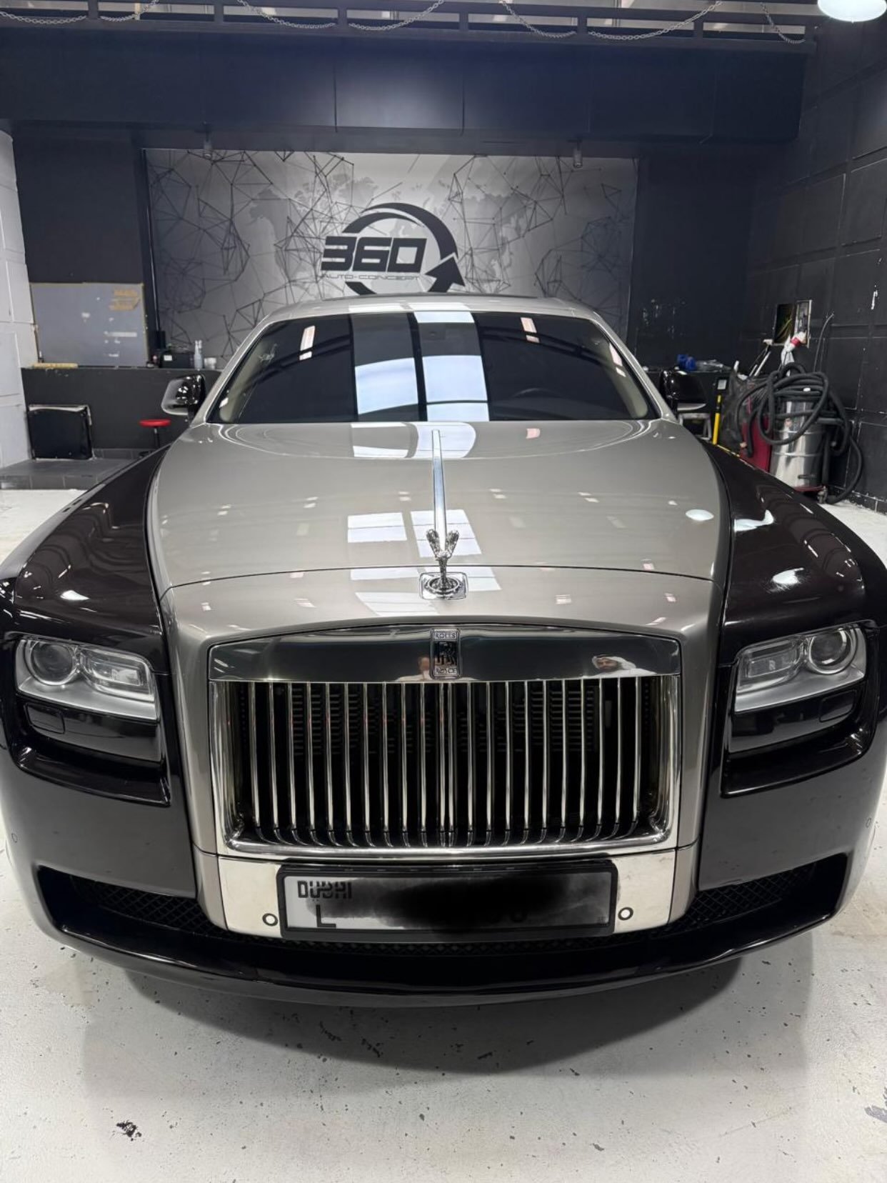 Rolls-Royce Ghost 2014, 61000 km, pintura de agencia — Dubái, EAU Rolls-Royce Ghost 2014, 61000 km, pintura de agencia — muy limpio — Dubái, EAU