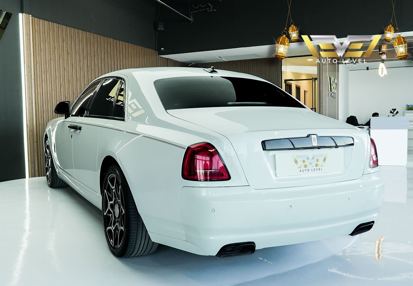 Rolls-Royce Ghost 2016 белый 35000 км — Дубай, ОАЭ Rolls-Royce Ghost 2016 белый 35000 км — Дубай, ОАЭ