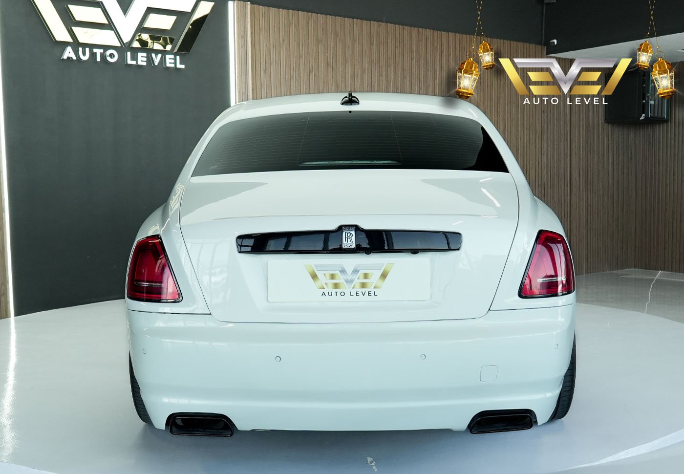 Rolls-Royce Ghost 2016 белый 35000 км — Дубай, ОАЭ Rolls-Royce Ghost 2016 белый 35000 км — Дубай, ОАЭ
