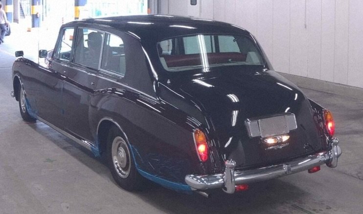 Rolls-Royce Phantom 1985, 25.000 km (subasta) — Dubái, EAU Rolls-Royce Phantom 1985, 25.000 km (subasta) — Dubái, EAU