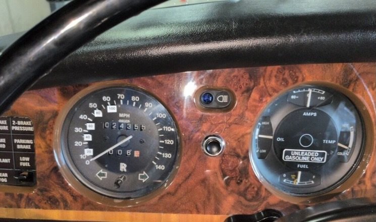 Rolls-Royce Phantom 1985, 25.000 km (subasta) — Dubái, EAU Rolls-Royce Phantom 1985, 25.000 km (subasta) — Dubái, EAU
