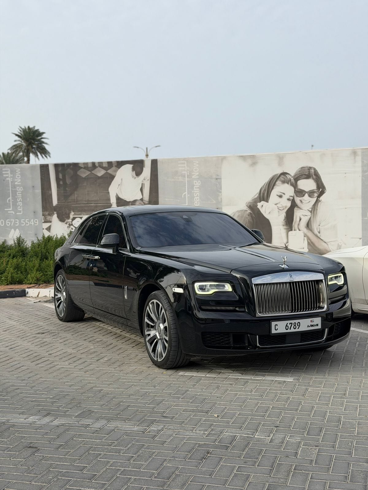 Rolls-Royce Phantom 2019 negro, cuero naranja, 460k AED — Dubái, EAU Rolls-Royce Phantom 2019 negro, cuero naranja, 460k AED — usado — Dubái, EAU