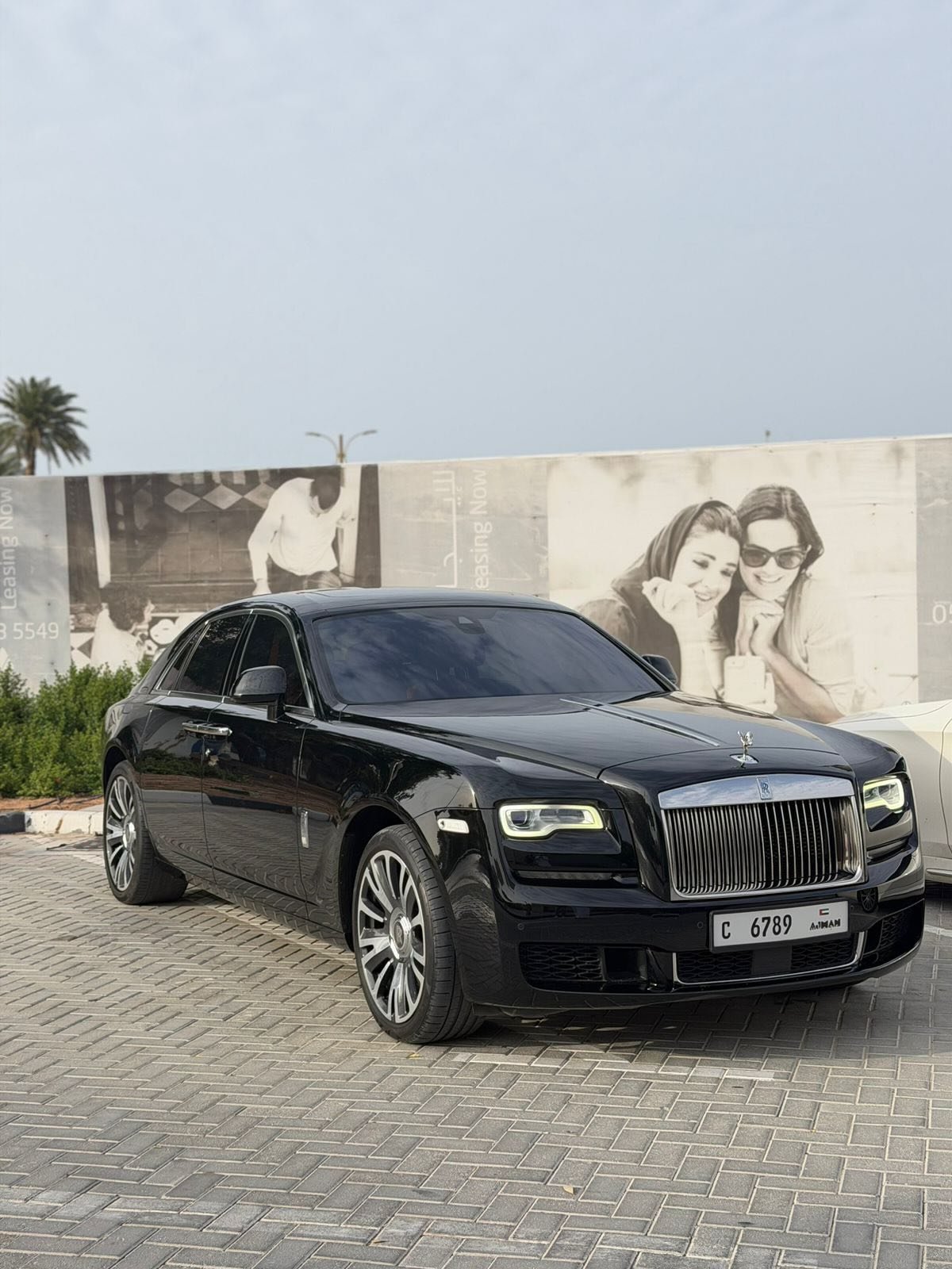 Rolls-Royce Phantom 2019 negro, cuero naranja, 460k AED — Dubái, EAU Rolls-Royce Phantom 2019 negro, cuero naranja, 460k AED — usado — Dubái, EAU