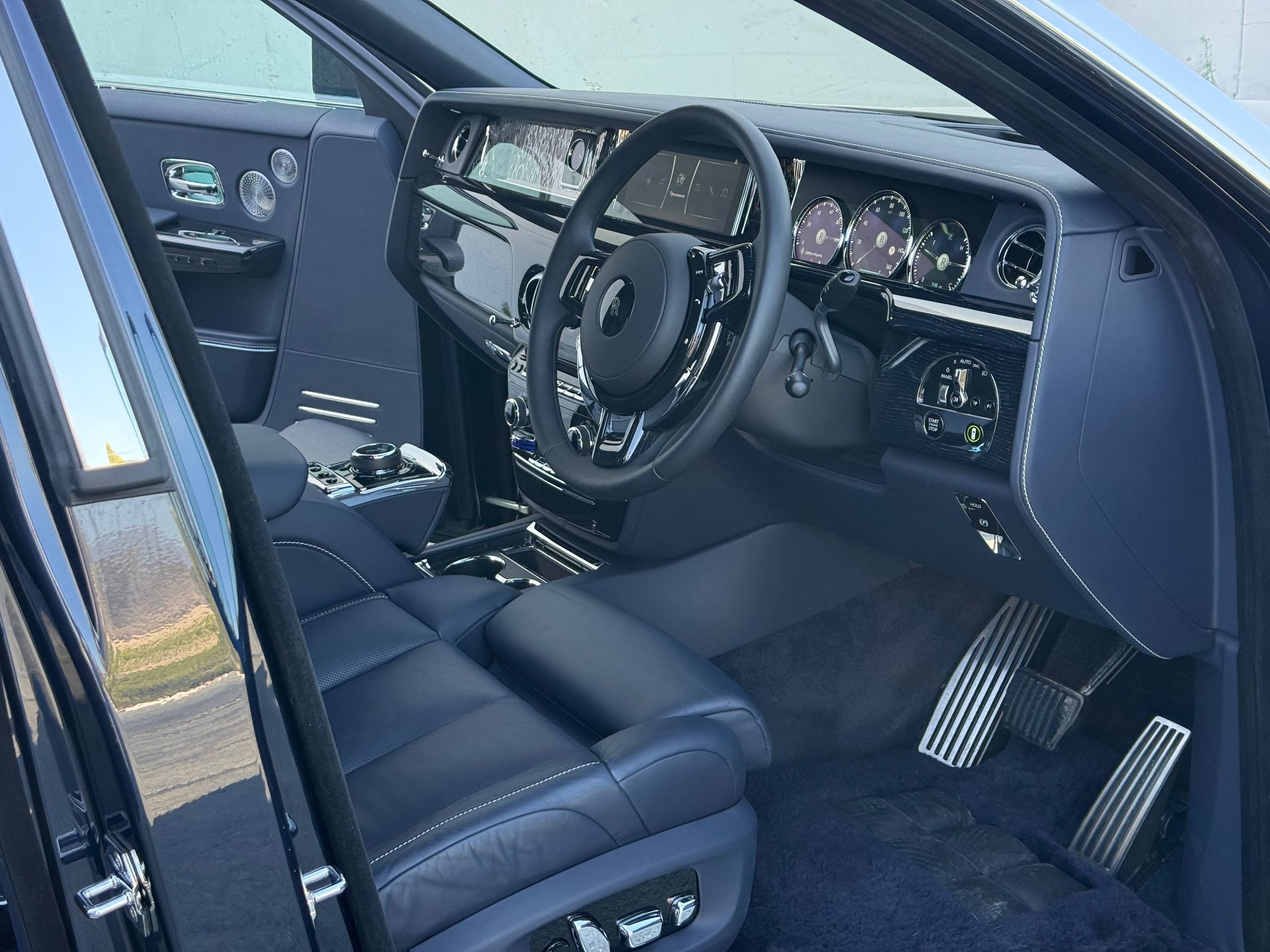 Rolls-Royce Phantom EWB 2025, fully loaded, Limassol — Limasol, Chipre