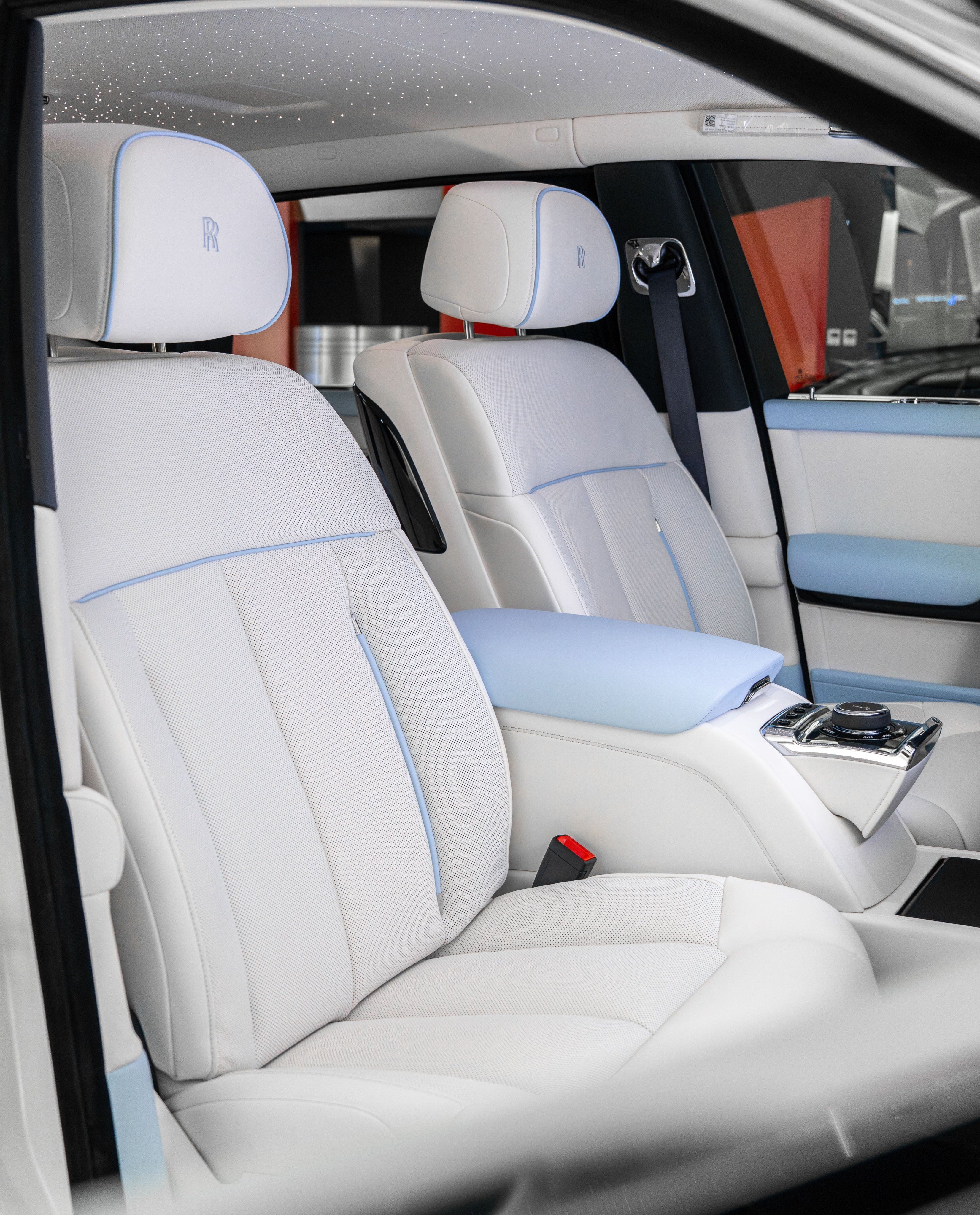 Rolls-Royce Phantom EWB 2026 interior Grace White (GCC) — Dubái, EAU Rolls-Royce Phantom EWB 2026 interior Grace White (GCC) — Dubái, EAU