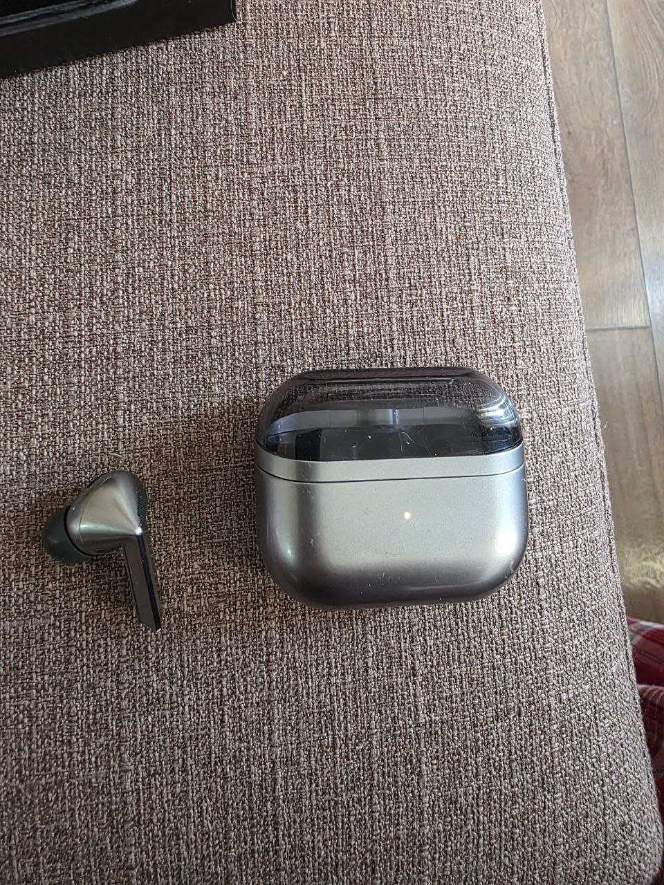 Samsung Galaxy Buds3 Pro (left earbud) + case, original — Tbilisi, Georgia Samsung Galaxy Buds3 Pro (left earbud) + case, original — new — Tbilisi, Georgia