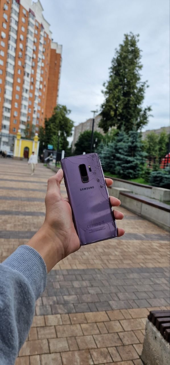 Samsung S9+ con tapa dañada (quemado en pantalla) — usado — Moscú, Rusia