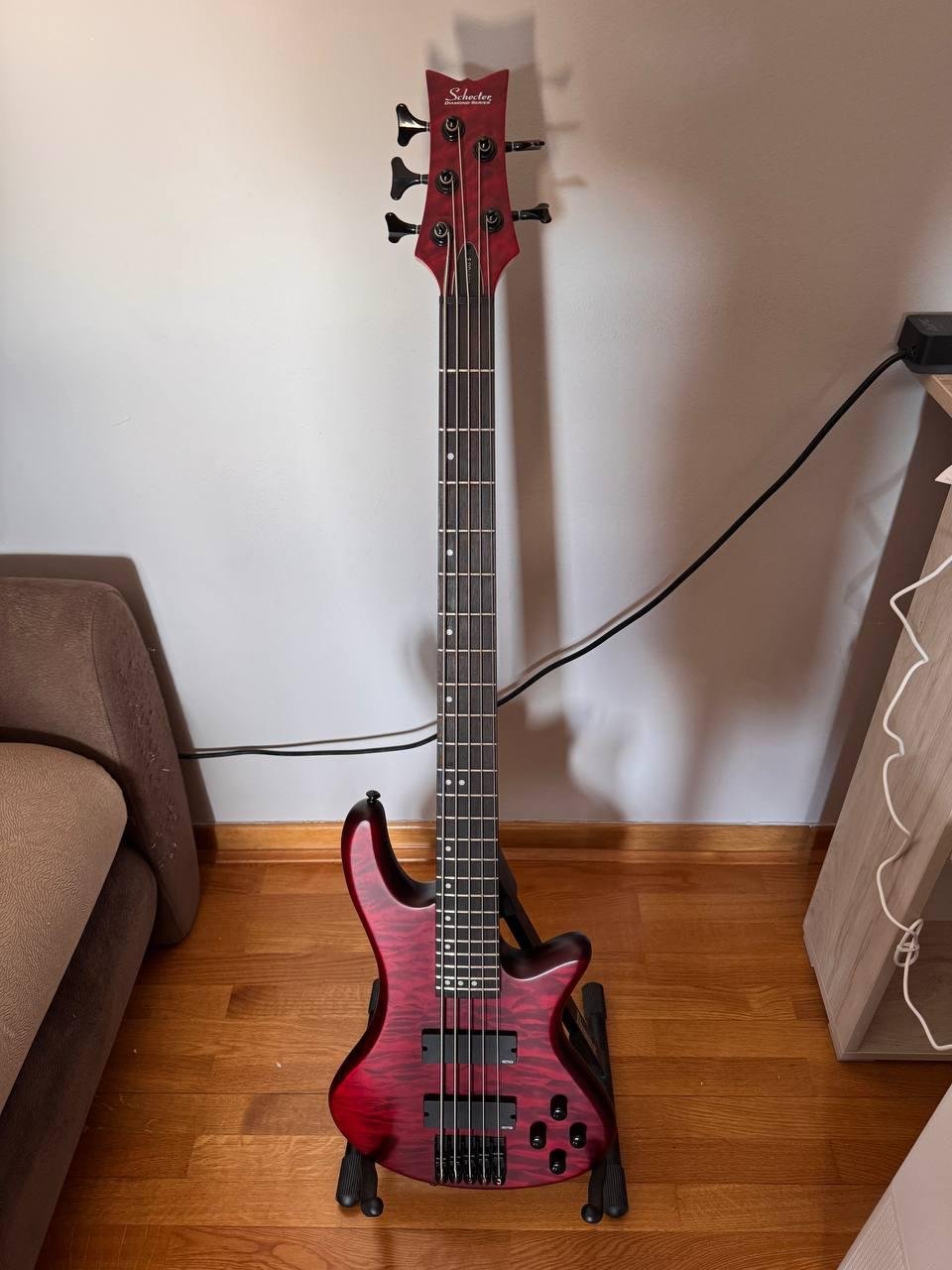 Schecter Stiletto-5 Custom бас-гитара Vampyre Red Satin — Нови Сад, Сербия Schecter Stiletto-5 Custom бас-гитара Vampyre Red Satin — Нови Сад, Сербия