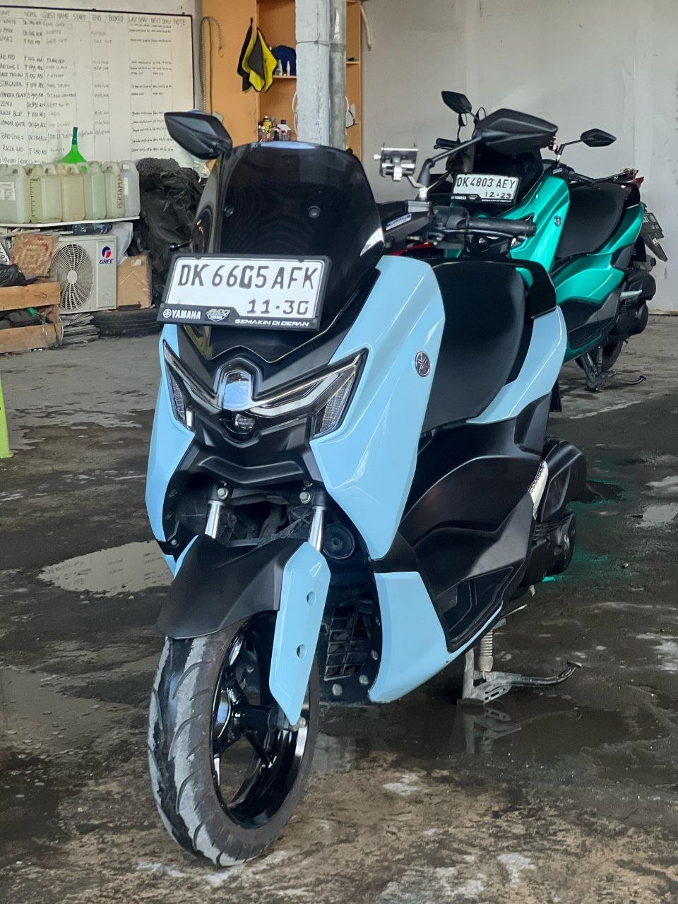 Scooter con matrícula DK 6665 AFK — Bali, Indonesia Scooter con matrícula DK 6665 AFK — Bali, Indonesia