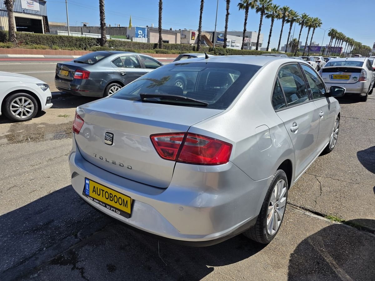 SEAT Toledo 2014 silver hatchback Style — Tel Aviv, Israel