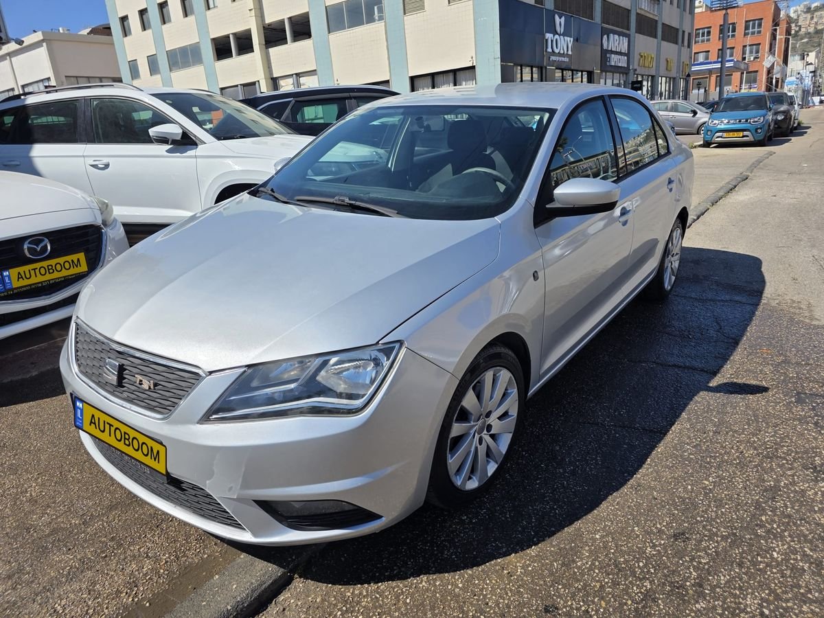 SEAT Toledo 2014 silver hatchback Style — Tel Aviv, Israel