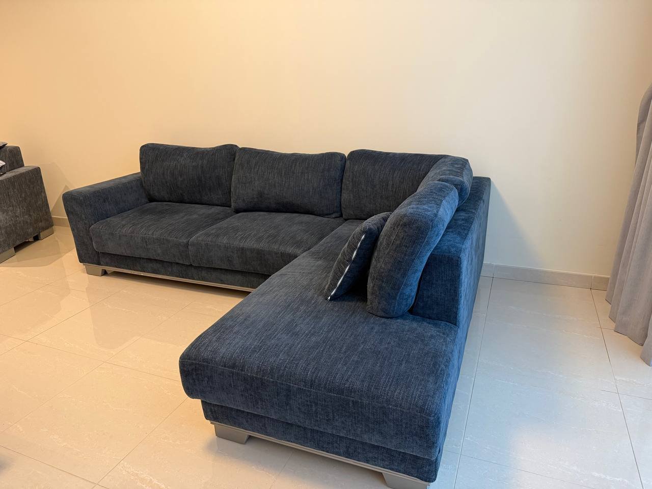Диван угловой (секционный) 400 AED — Дубай, ОАЭ Диван угловой (секционный) 400 AED — used — Дубай, ОАЭ