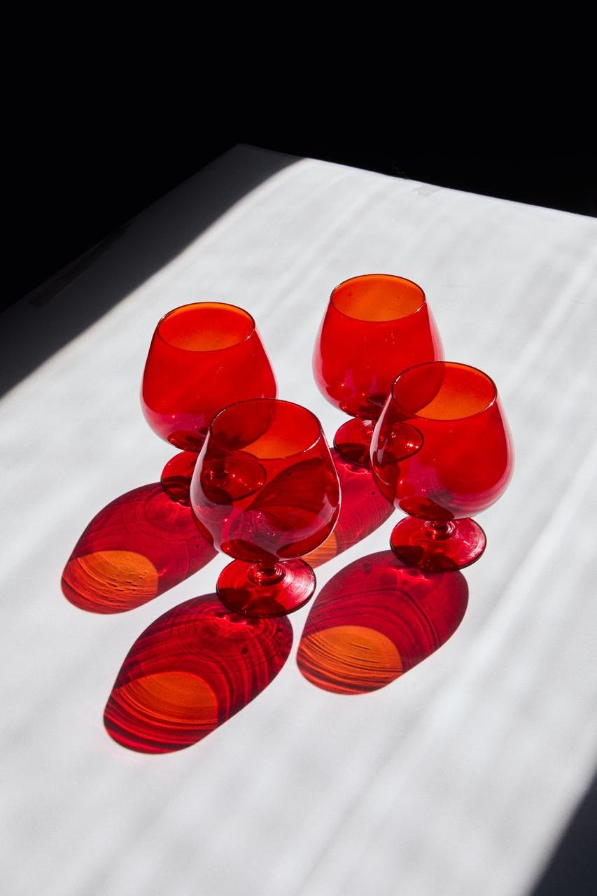 Juego de 4 copas rojas, 800 dinares por set — no chips or cracks — Belgrado, Serbia