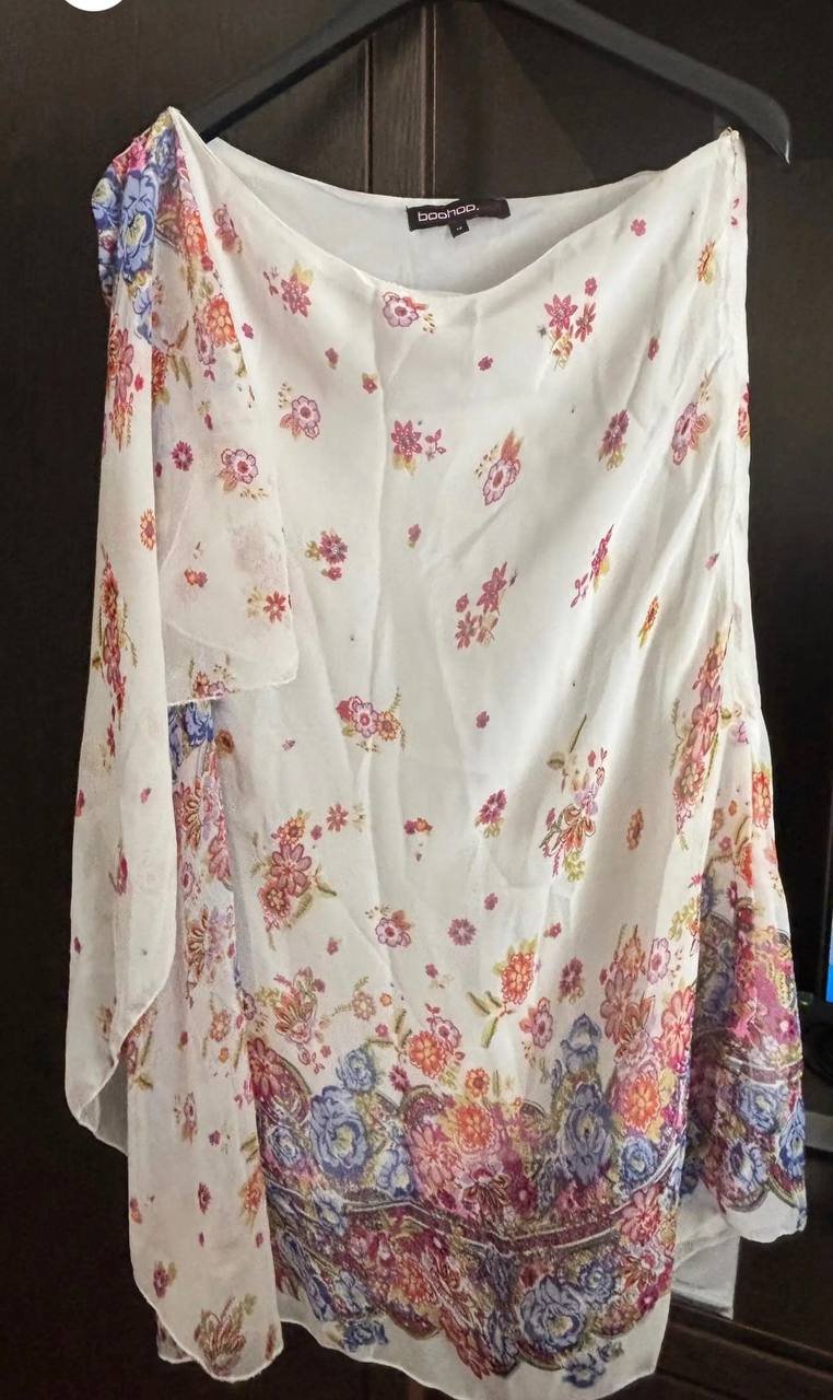 Vestido corto con forro, seda, talla S, 27€ — Limasol, Chipre Vestido corto con forro, seda, talla S, 27€ — nuevo — Limasol, Chipre