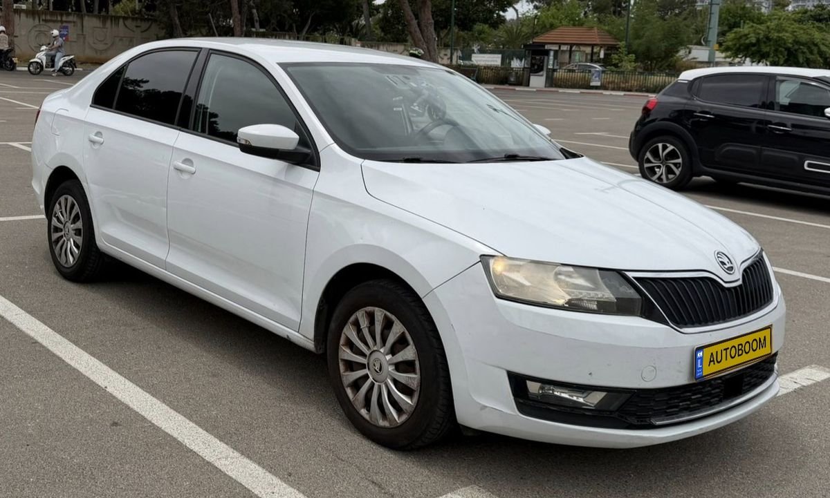 Skoda Rapid 2018 white liftback — Tel Aviv, Israel