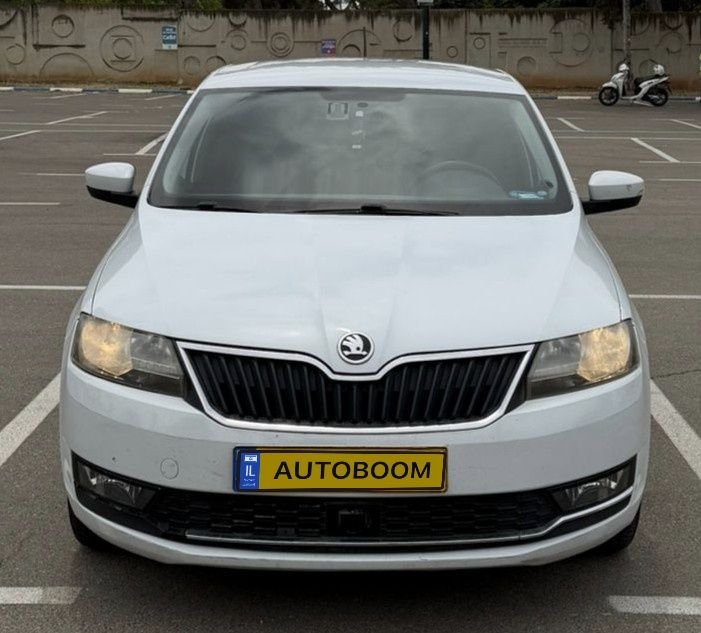 Skoda Rapid 2018 white liftback — Tel Aviv, Israel