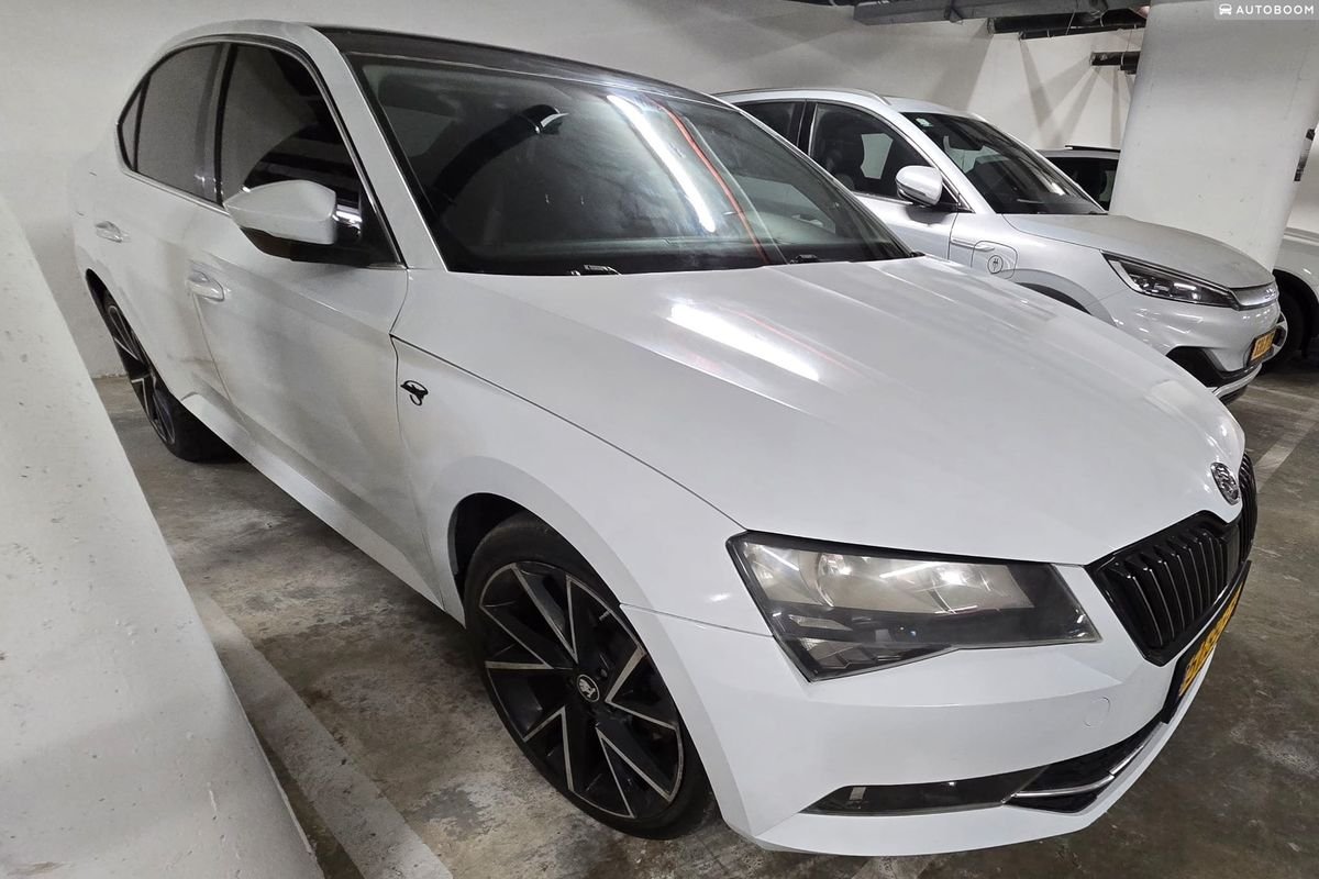 Skoda Superb 2015 white Ambition — Tel Aviv, Israel