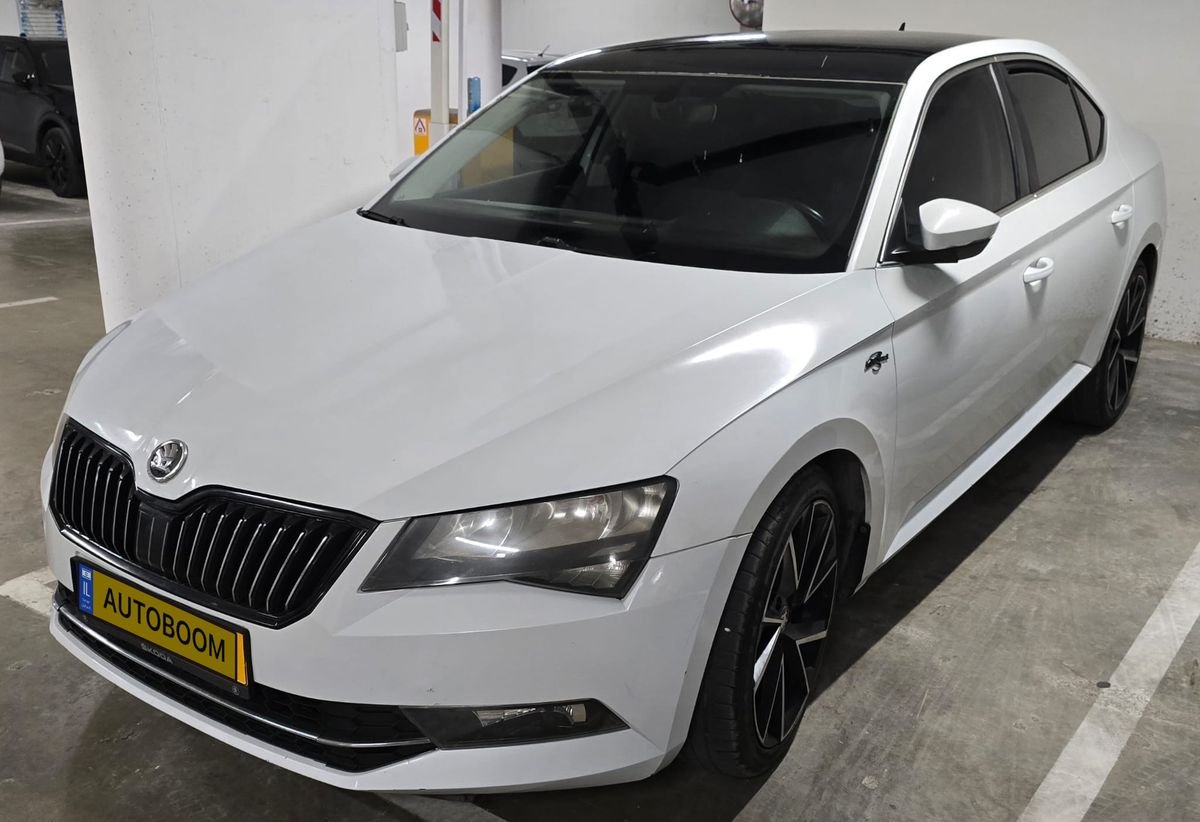 Skoda Superb 2015 white Ambition — Tel Aviv, Israel