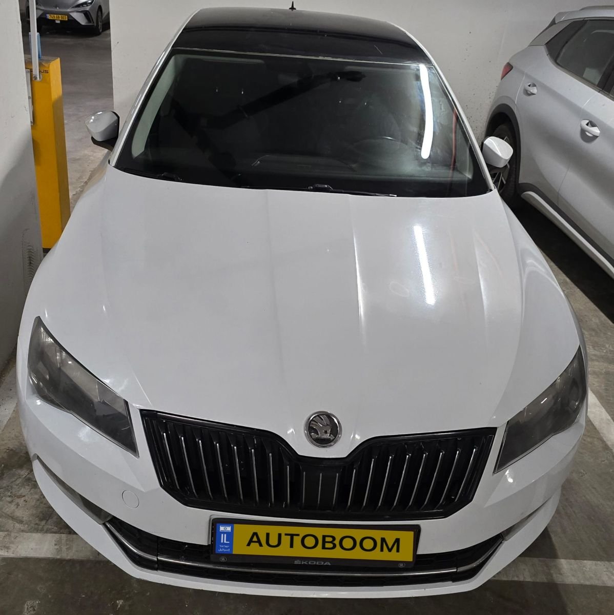 Skoda Superb 2015 white Ambition — Tel Aviv, Israel