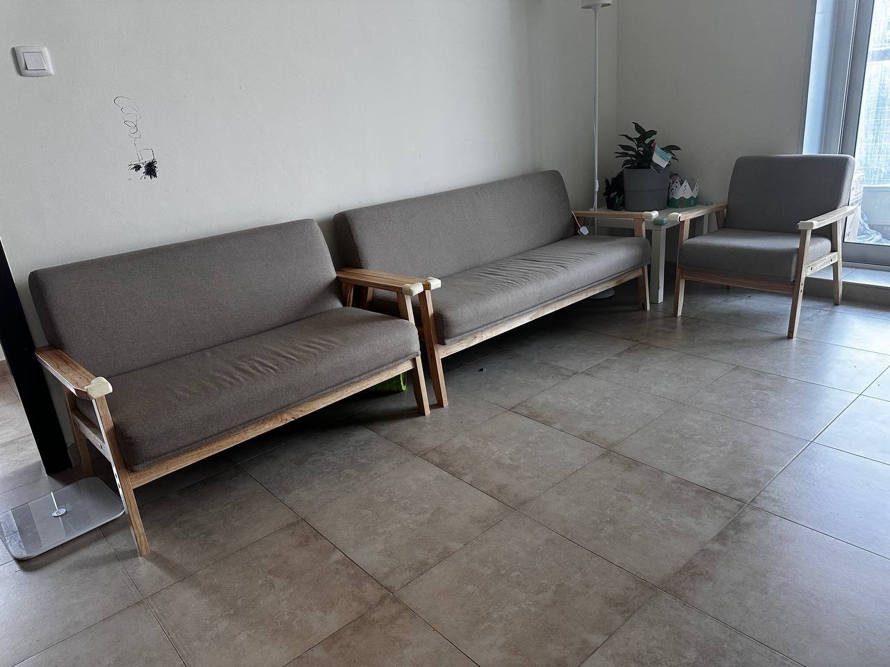 Диван, кресла и журнальный столик за 500 AED (JLT) — used — Дубай, ОАЭ