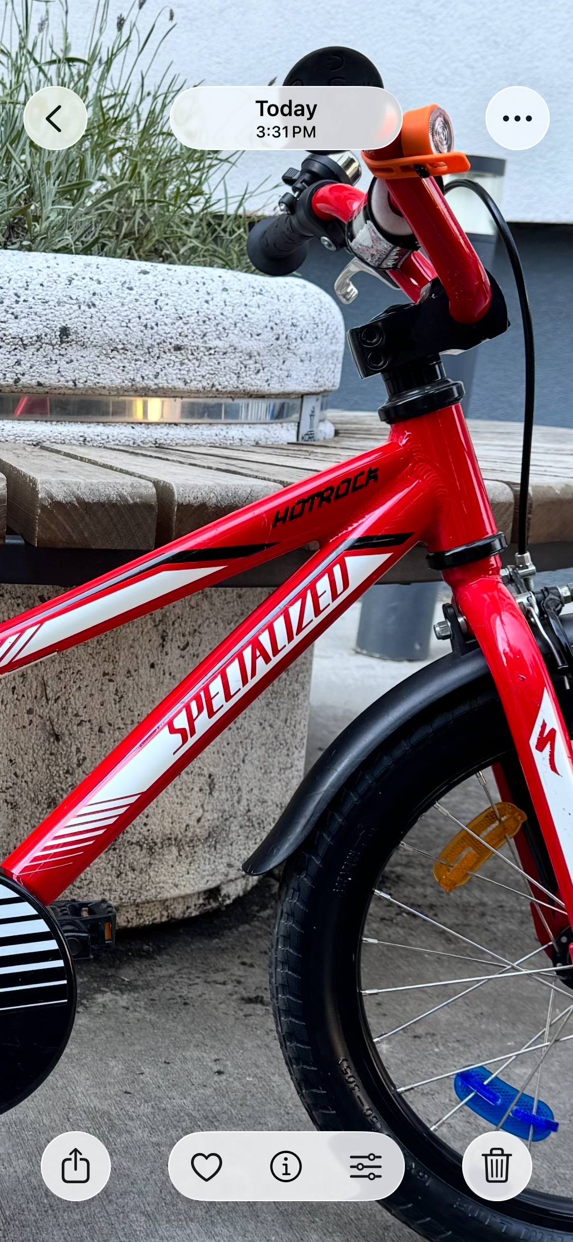 Bicicleta infantil Specialized HotRock 16" — excelente — Belgrado, Serbia