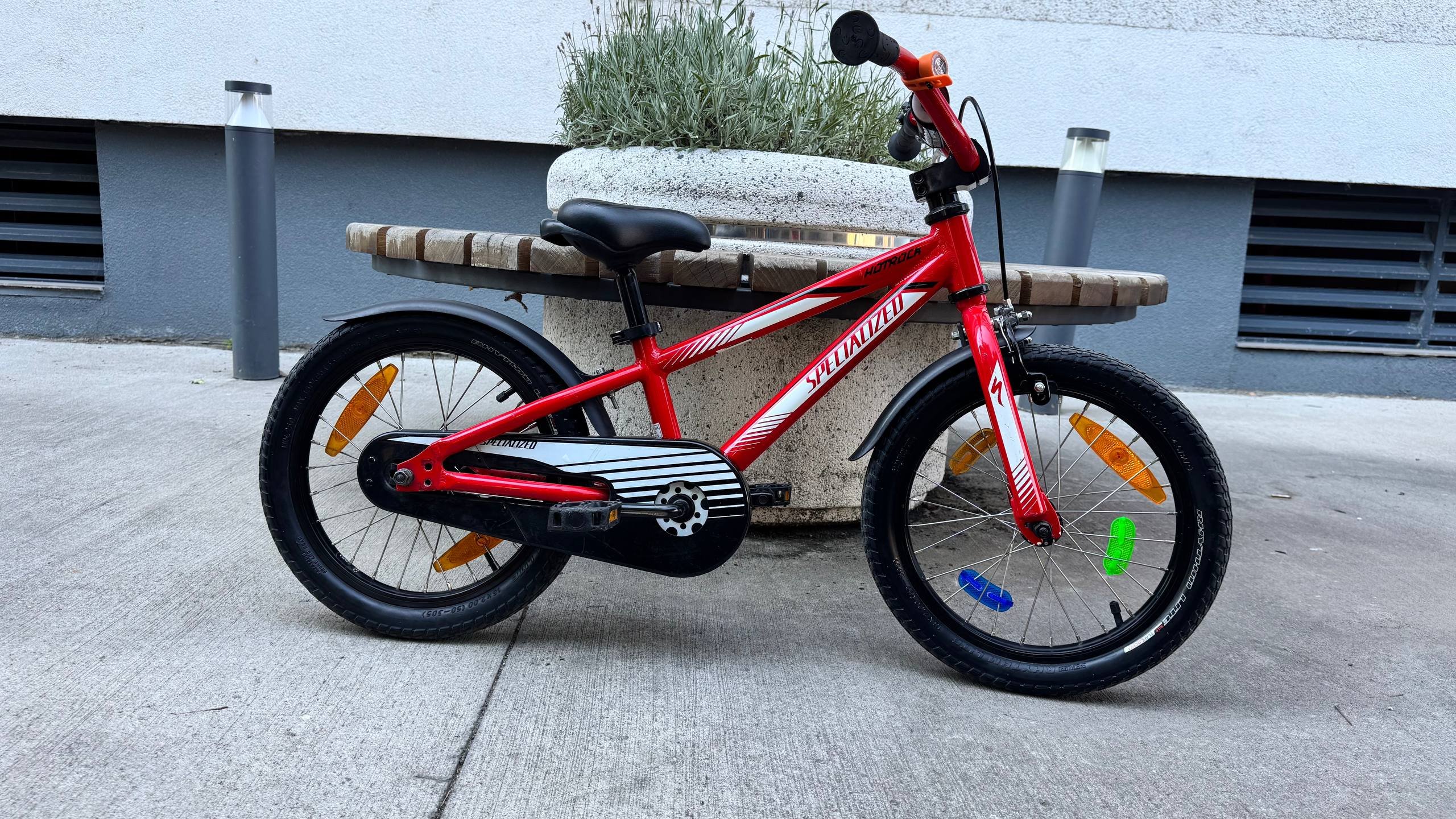 Bicicleta infantil Specialized HotRock 16" — excelente — Belgrado, Serbia