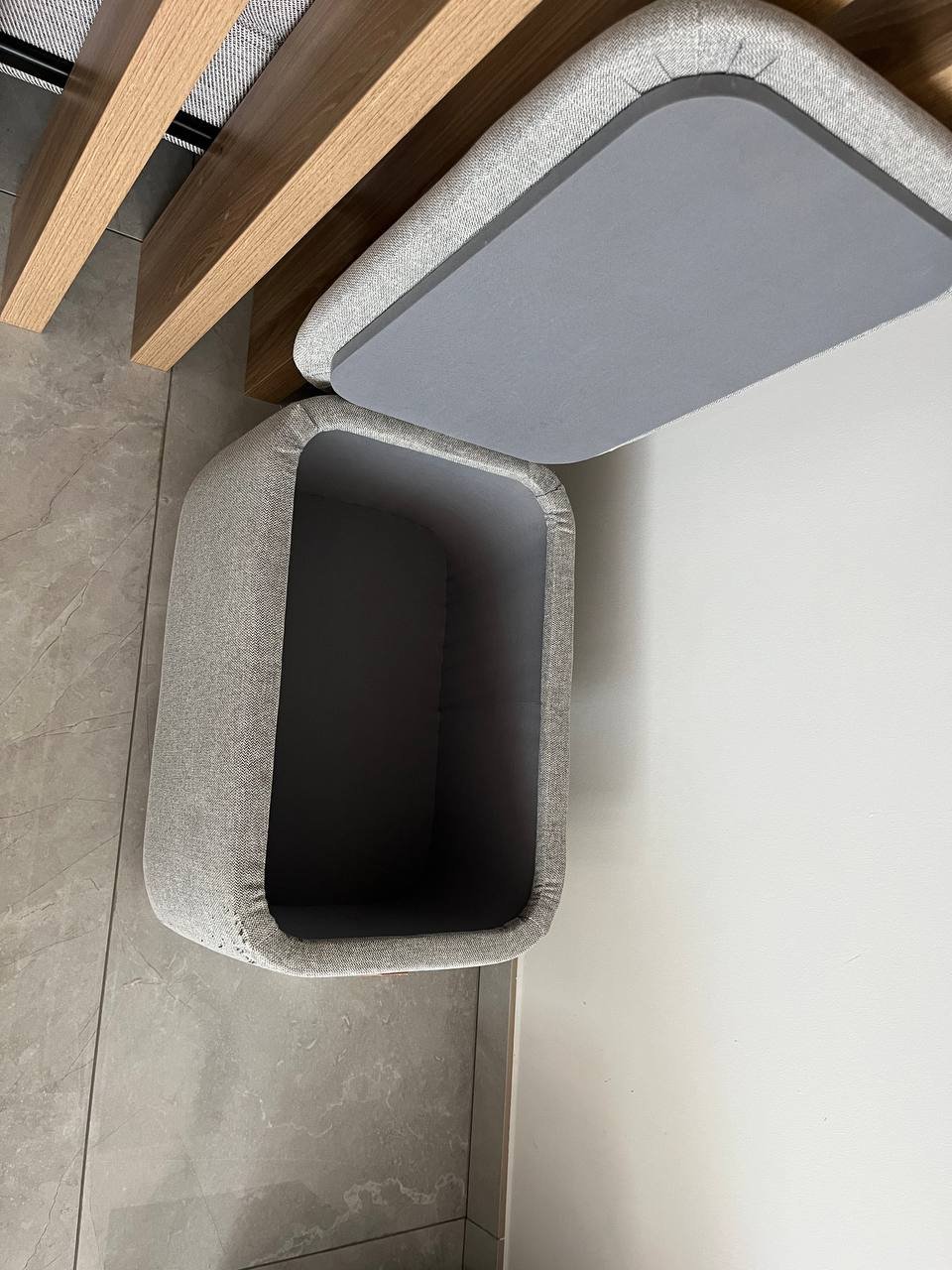 Puf con almacenaje 40x56 (Limassol) — — — used_with_defects — Limasol, Chipre