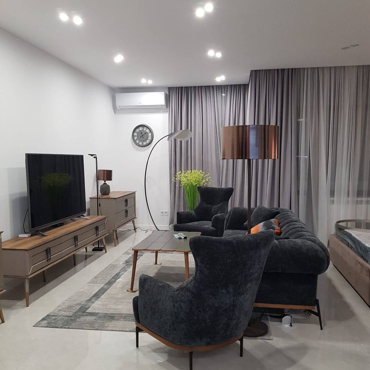 Studio for rent 60 sqm, 5th floor, Rustaveli 22 — Batumi, Georgia