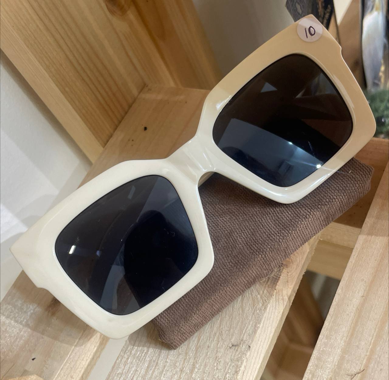 Gafas de sol de verano por 10 GEL — Batumi, Georgia Gafas de sol de verano por 10 GEL — Batumi, Georgia