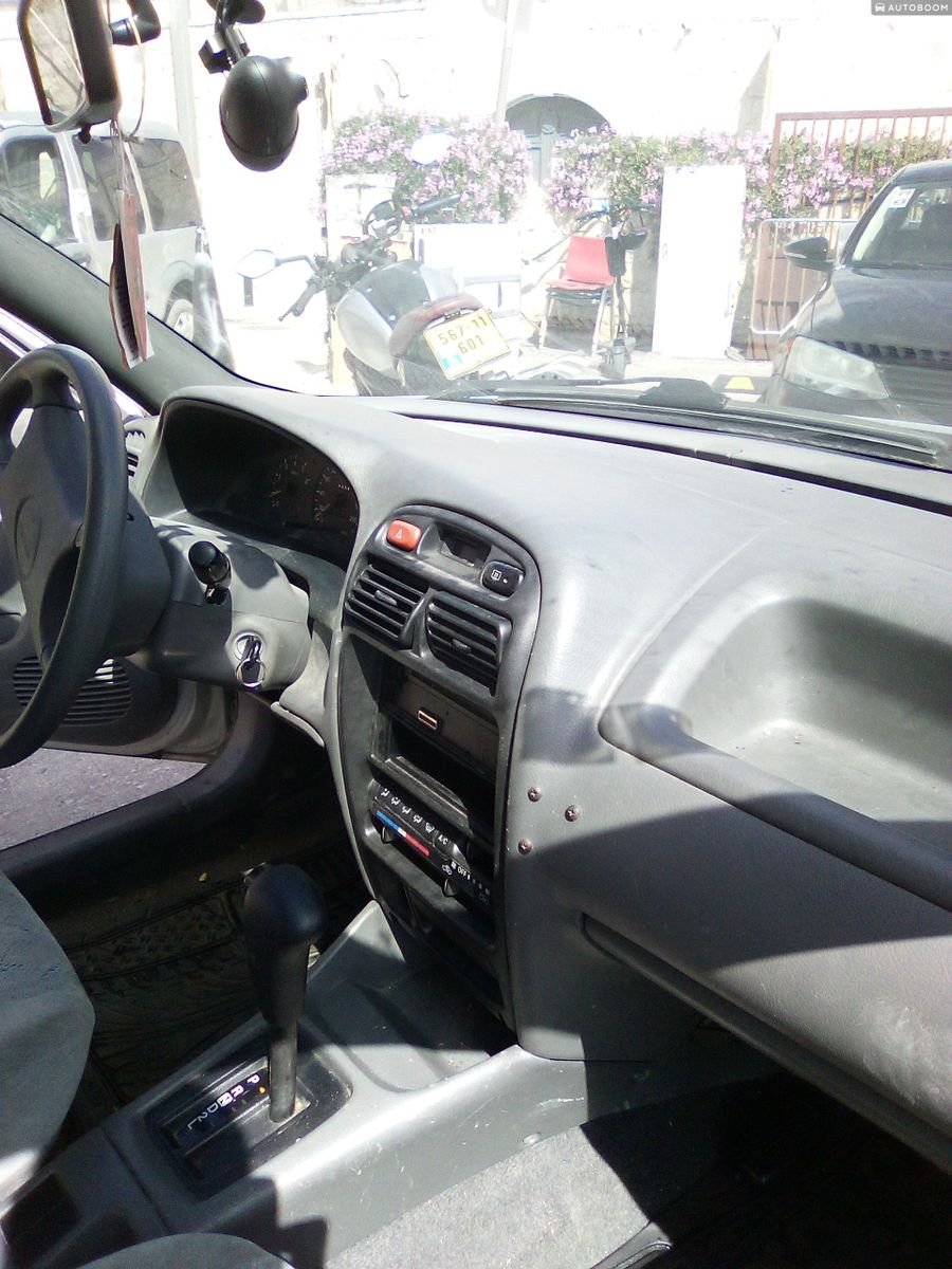 Suzuki Baleno 2000 GLX automatic sedan silver — Tel Aviv, Israel