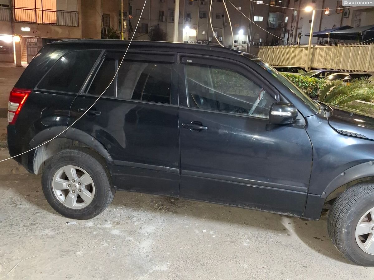 Suzuki Grand Vitara 2009 black automatic 2.4 — Tel Aviv, Israel