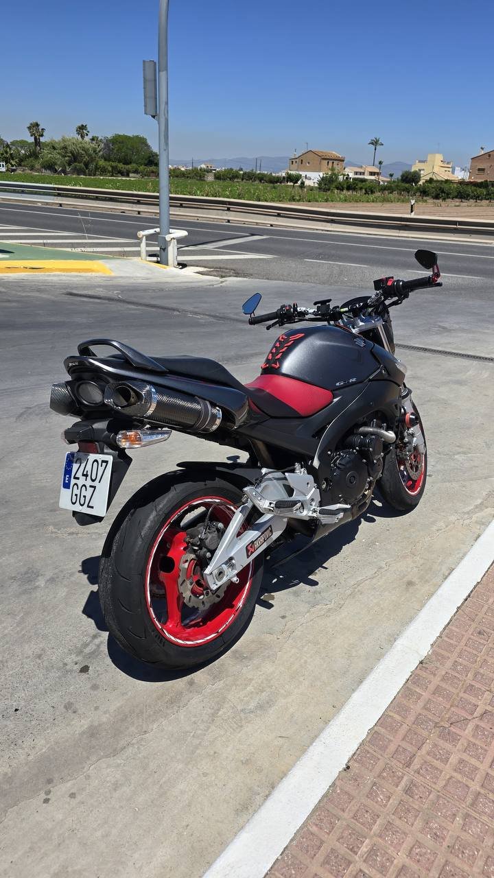 Motocicleta Suzuki GSR 600 2008 — València, España