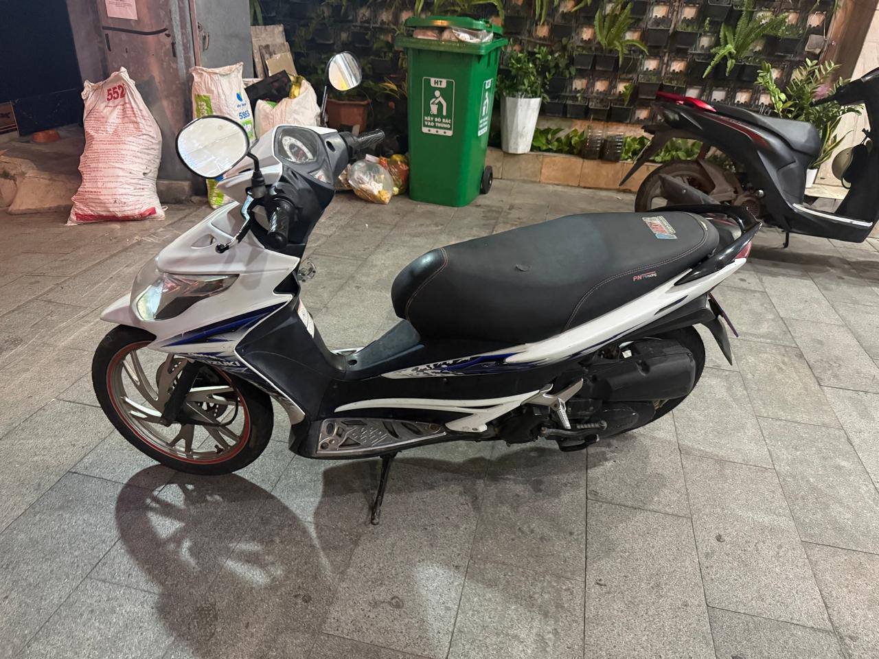 Suzuki Hayate 125 2012 scooter 5000000 VND — good — Nha Trang, Vietnam
