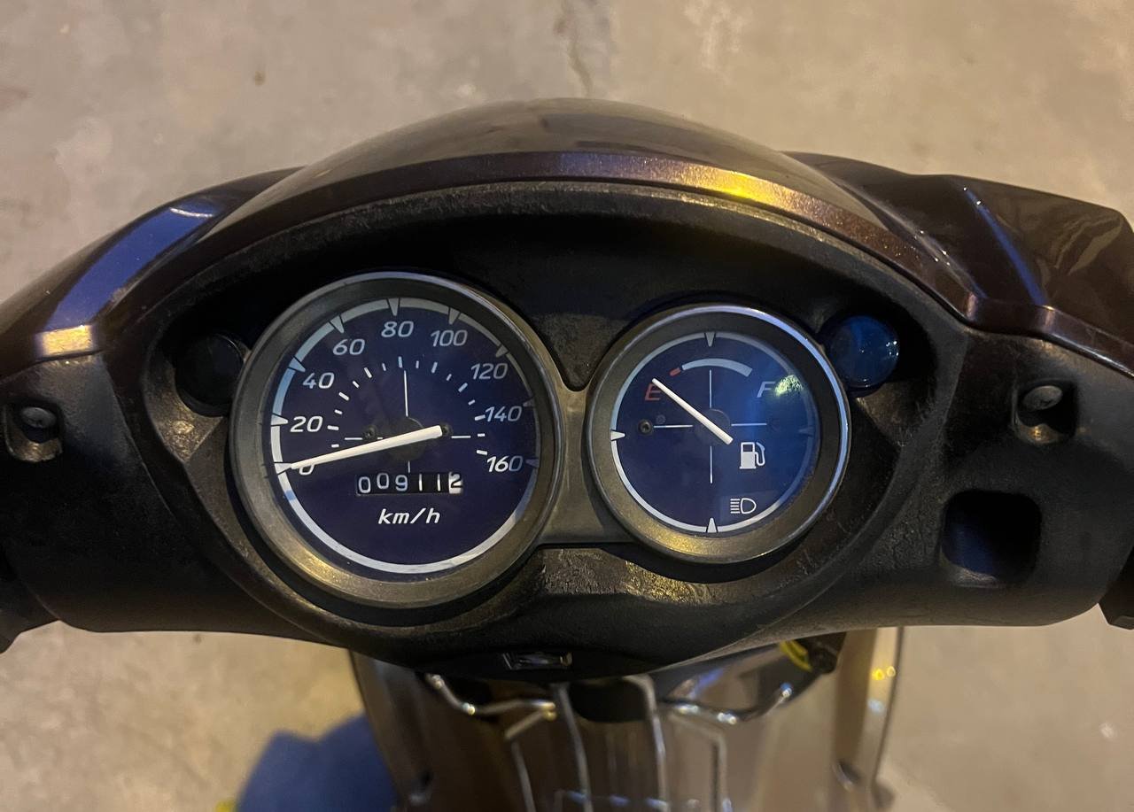 Suzuki Hayate 125 2015 scooter automatico kilometraje 60000 km Blue Card — Nha Trang, Vietnam