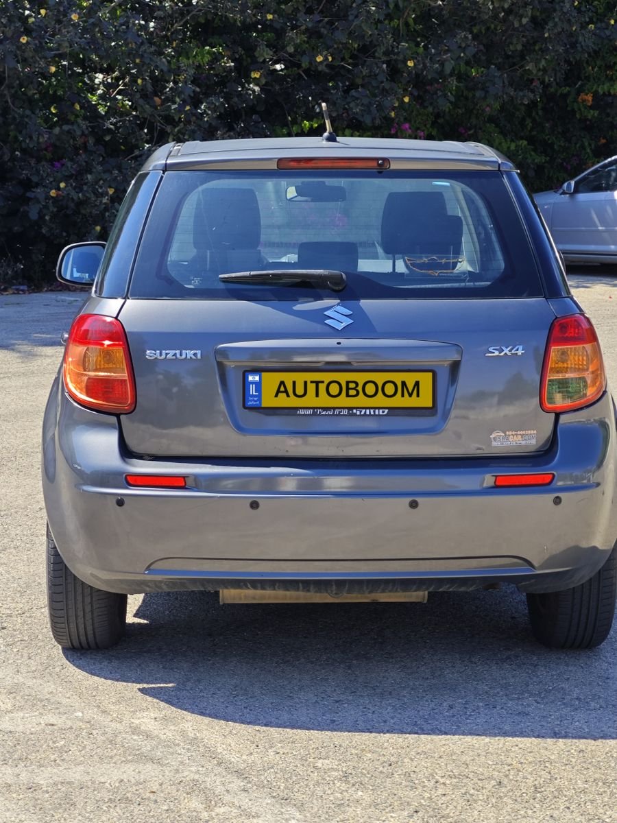 Suzuki SX4 2011 hatchback 5-door automatic, gray — Tel Aviv, Israel
