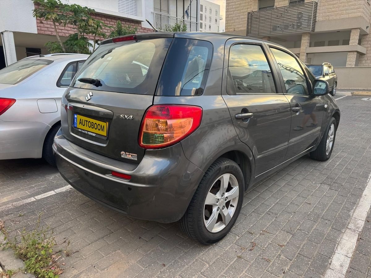 Suzuki SX4 2011 hatchback GLX-HB automatic 1.6 petrol — Tel Aviv, Israel